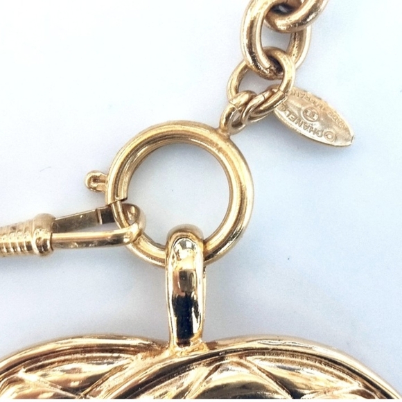 ✨ RARE Vintage CHANEL Quilted CC Logo Pendant Necklace ✨👜 Bold • 💯 Authentic - Picture 10 of 12
